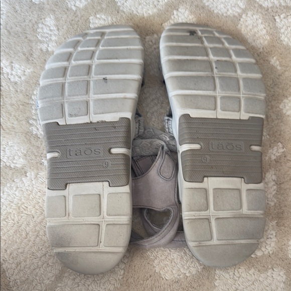 Taos Footwear Women's Sandals - Gray - Picture 2 of 6